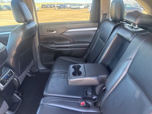 Used 2018 Toyota Highlander XLE image 30