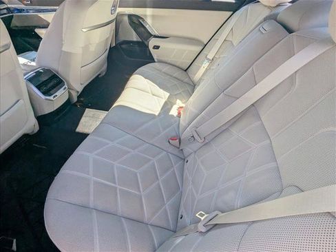 Certified 2023 BMW 760i xDrive image 18