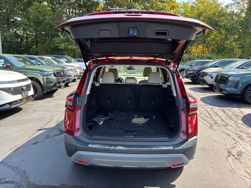 Used 2023 Nissan Rogue SV AWD/4WD image 13