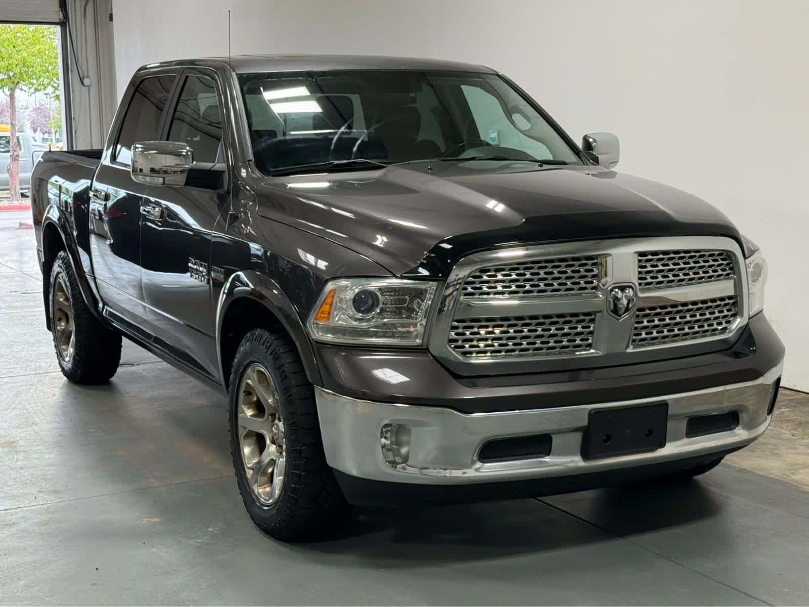 Used 2016 RAM 1500 Laramie w/ Convenience Group AWD/4WD image 5