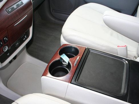 Used 2014 Toyota Sienna XLE image 21