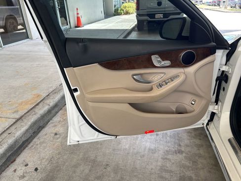 Used 2018 Mercedes-Benz C 300 4MATIC Sedan image 38