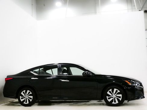 Used 2023 Nissan Altima 2.5 S image 4
