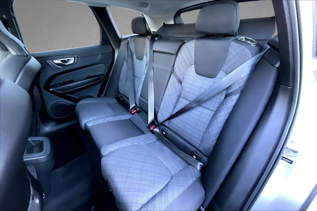 Certified 2023 Volvo XC60 B5 Core AWD/4WD image 22