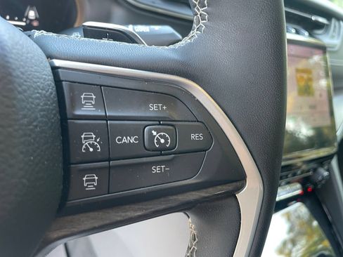 Used 2023 Jeep Grand Cherokee L Limited w/ Luxury Tech Group II AWD/4WD image 21