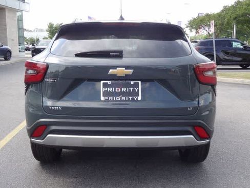 Used 2025 Chevrolet Trax LT image 3