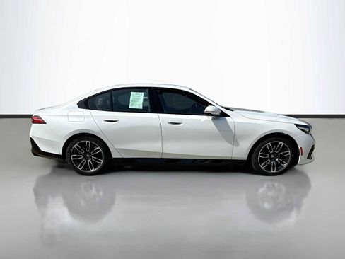 Certified 2026 BMW 530i xDrive AWD/4WD image 7