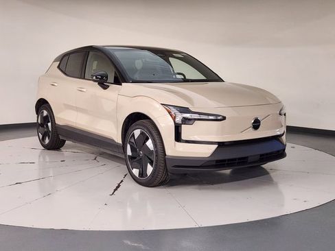 New 2026 Volvo EX30 Plus w/ Climate Package image 7