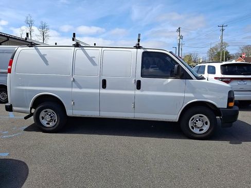 Used 2021 Chevrolet Express 2500 w/ Driver Convenience Package RWD image 9