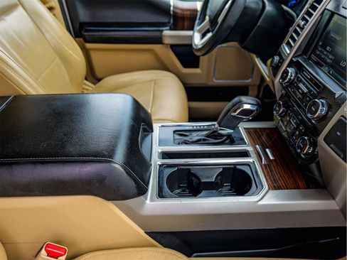 Used 2015 Ford F150 Lariat RWD image 19