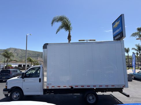 Used 2021 Chevrolet Express 3500 w/ Driver Convenience Package image 6
