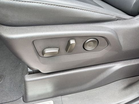 Used 2025 Chevrolet Silverado 1500 LT w/ Z71 Off-Road Package AWD/4WD image 13