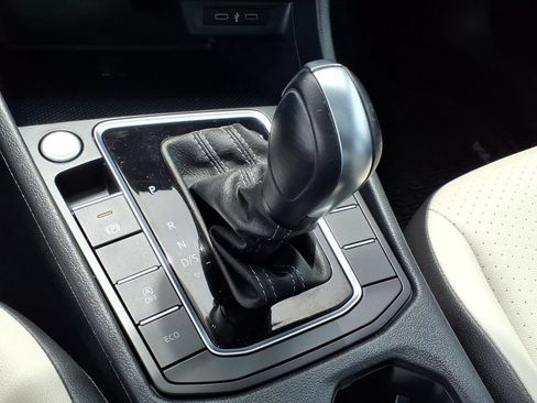 Used 2021 Volkswagen Jetta R-Line w/ R-Line Cold Weather Package FWD image 9