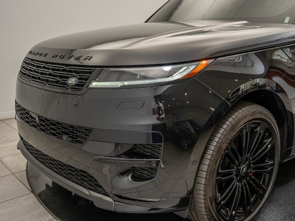 Used 2024 Land Rover Range Rover Sport Dynamic SE AWD/4WD image 3