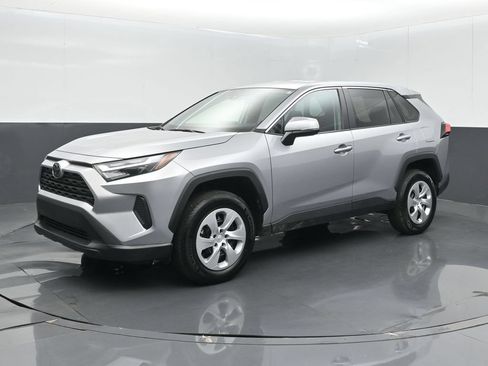 Used 2025 Toyota RAV4 LE AWD/4WD image 1