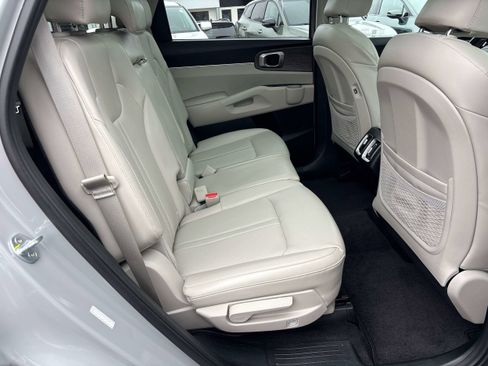 Used 2022 Kia Sorento S w/ Panoramic Sunroof Package image 17