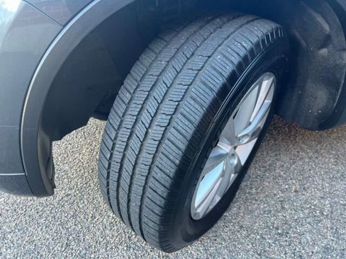 Used 2013 Volkswagen Touareg Sport image 18