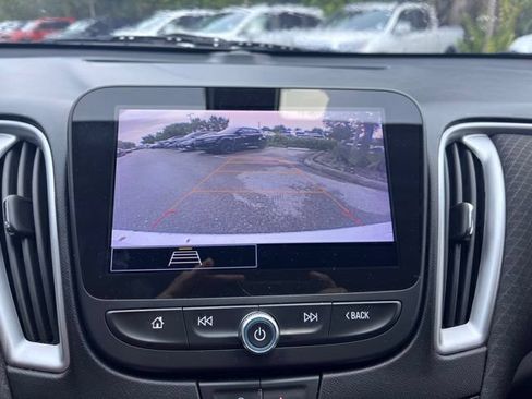 Used 2022 Chevrolet Malibu LS FWD image 17