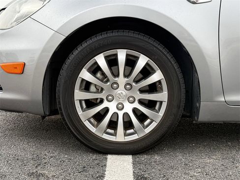 Used 2010 Suzuki Kizashi SE image 9