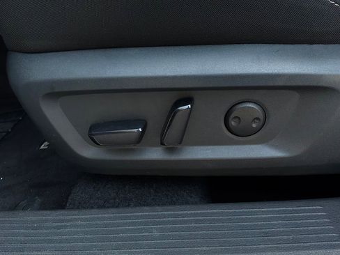 Used 2025 Nissan Rogue SV FWD image 11