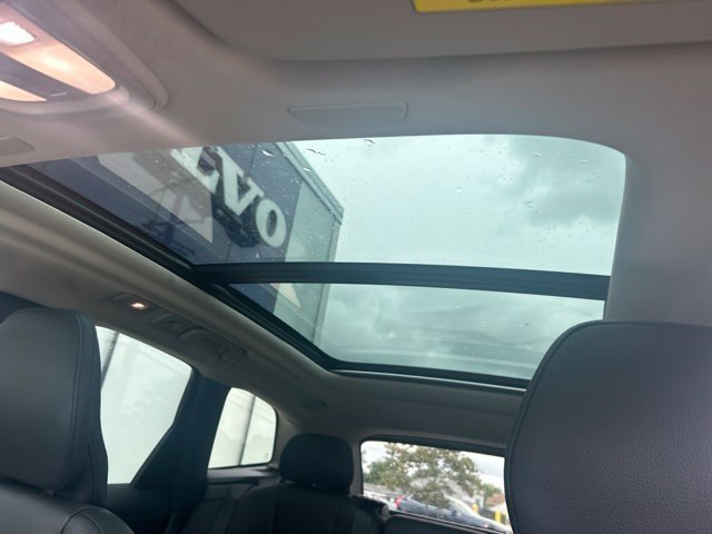 Certified 2024 Volvo XC60 B5 Plus w/ Protection Package Premier AWD/4WD image 27