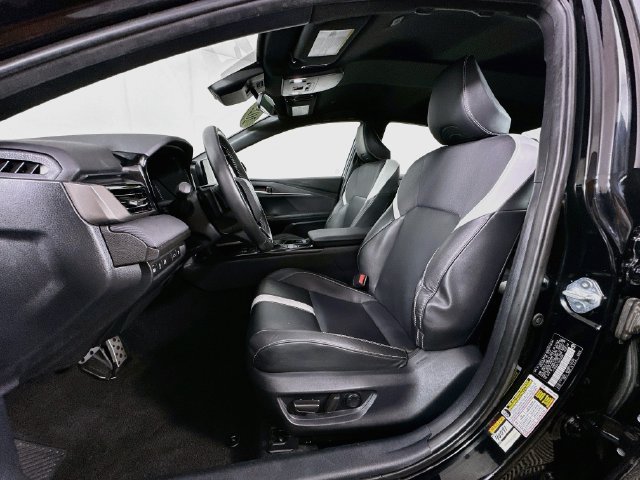 Used 2025 Toyota Camry SE FWD image 17