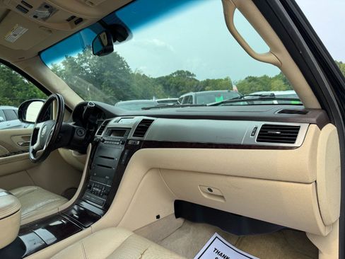 Used 2007 Cadillac Escalade ESV AWD image 21