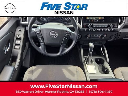 Used 2025 Nissan Frontier SV w/ Tow Package AWD/4WD image 7