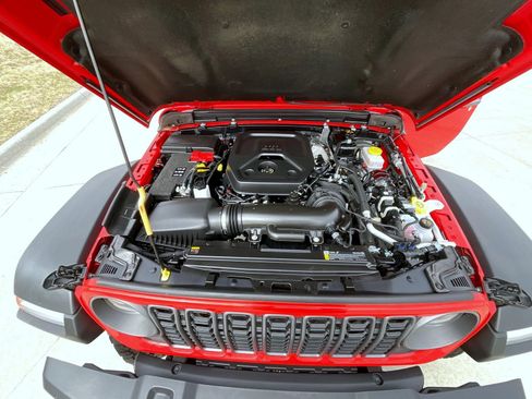 Used 2025 Jeep Wrangler Unlimited Rubicon AWD/4WD image 24