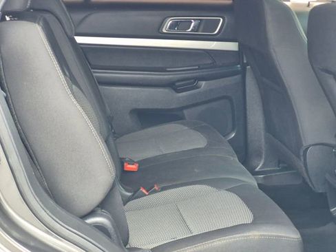 Used 2017 Ford Explorer XLT FWD image 19