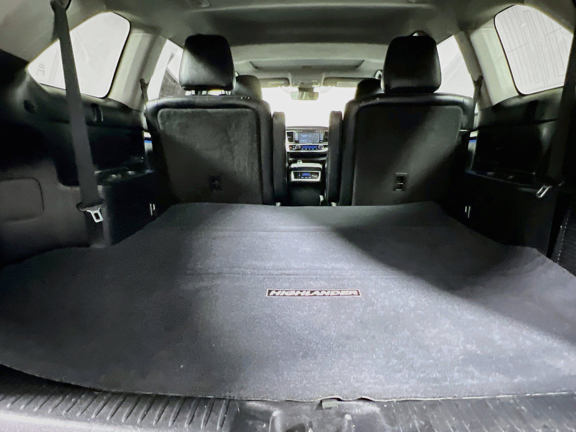 Used 2018 Toyota Highlander SE w/ Carpet Mat Package (TMS) AWD/4WD image 34