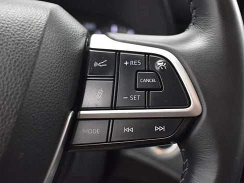 Used 2025 Toyota Highlander LE FWD image 23