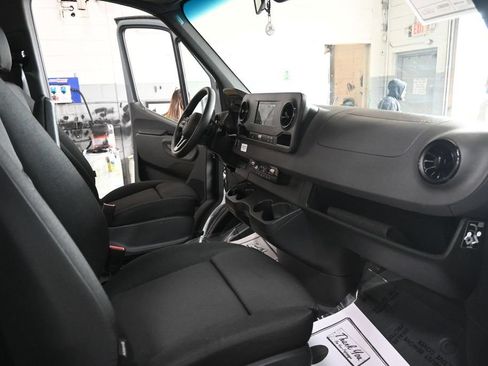 Used 2024 Mercedes-Benz Sprinter 2500 w/ Acoustic Package image 27