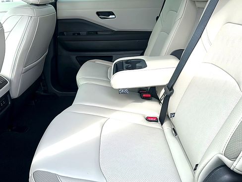 New 2026 Nissan Pathfinder SL FWD image 15