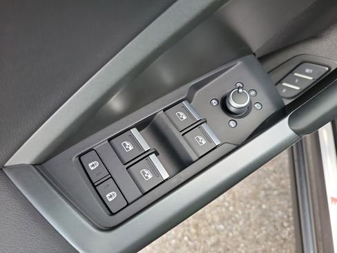 Certified 2025 Audi Q3 2.0T Premium Plus w/ Premium Plus Package image 17