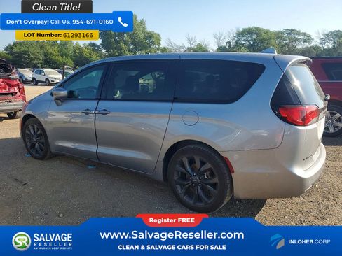 Used 2018 Chrysler Pacifica Touring Plus w/ S Appearance Package FWD image 3