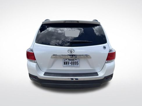 Used 2011 Toyota Highlander SE w/ Tow Pkg FWD image 6