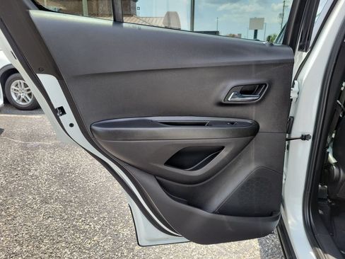 Used 2022 Chevrolet Trax LT w/ LT Convenience Package FWD image 24