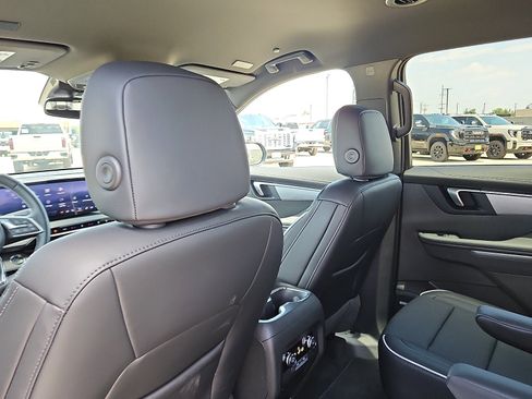 New 2026 Buick Enclave Preferred FWD image 9