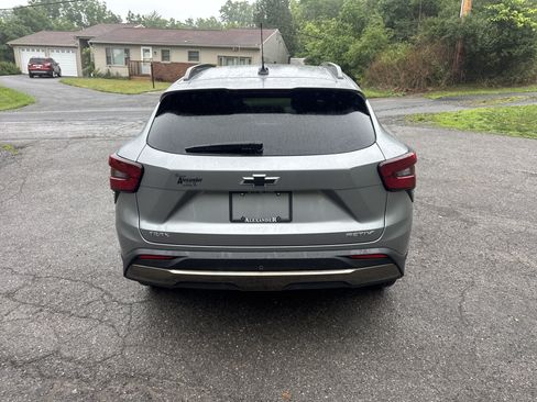 Used 2024 Chevrolet Trax ACTIV w/ Driver Confidence Package FWD image 4
