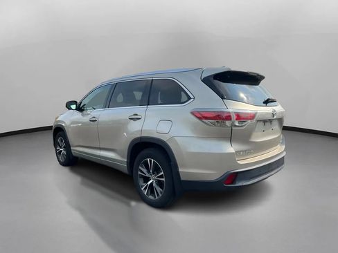 Used 2016 Toyota Highlander XLE AWD/4WD image 13