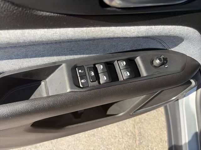 Used 2025 Jeep Compass Latitude AWD/4WD image 13