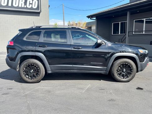 Used 2019 Jeep Cherokee Trailhawk AWD/4WD image 5