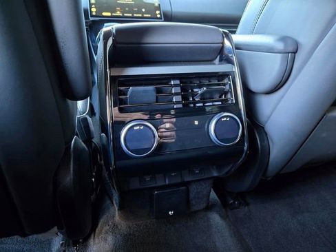 Used 2024 Land Rover Range Rover Sport SE image 9