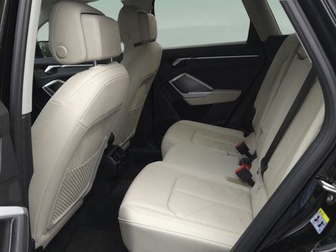 Used 2020 Audi Q3 2.0T Premium image 14