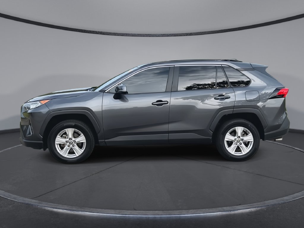 Used 2021 Toyota RAV4 XLE w/ Convenience Package FWD image 5