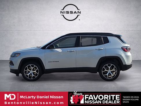 Used 2024 Jeep Compass Limited AWD/4WD image 3