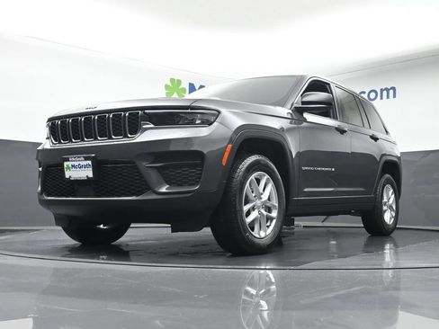 Used 2025 Jeep Grand Cherokee Laredo X w/ Luxury Tech Group I AWD/4WD image 7