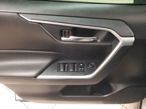 Used 2020 Toyota RAV4 XLE w/ Convenience Package image 18