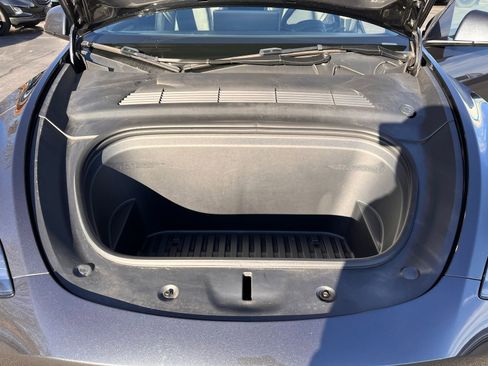 Used 2024 Tesla Model Y Long Range image 40